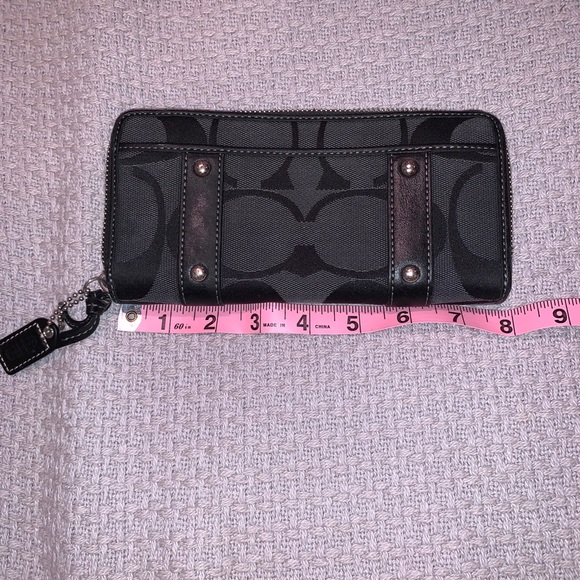 Authentic Rare Coach double buckle front wallet - Picture 2 of 4